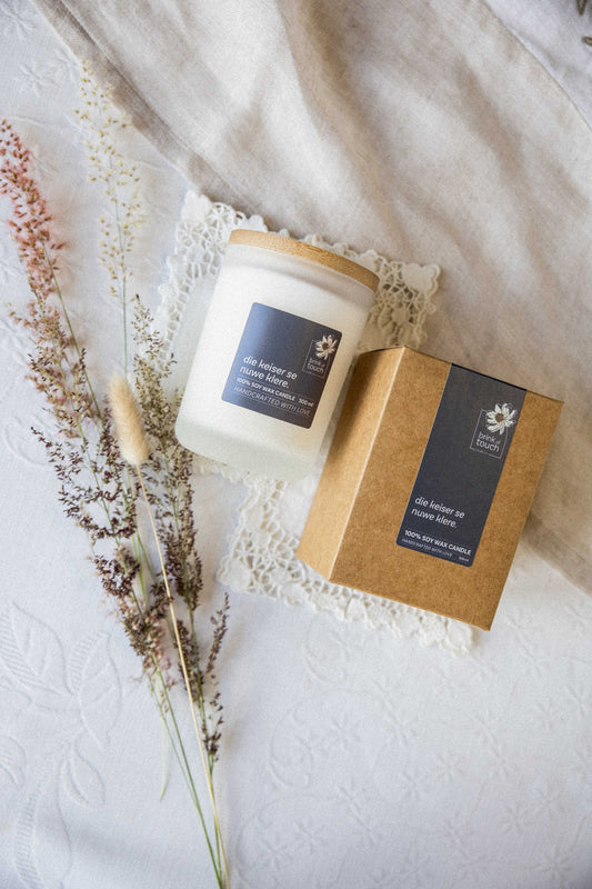Afrikaanse Kers | Die Keiser Se Nuwe Klere candle - close up