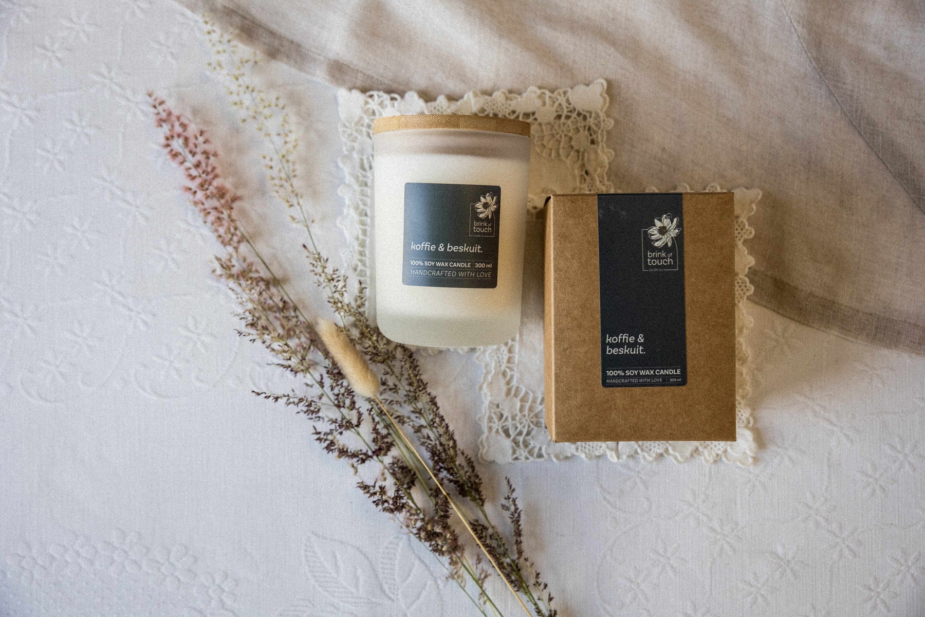 Afrikaanse Kers | Koffie En Beskuit candle - styled shot