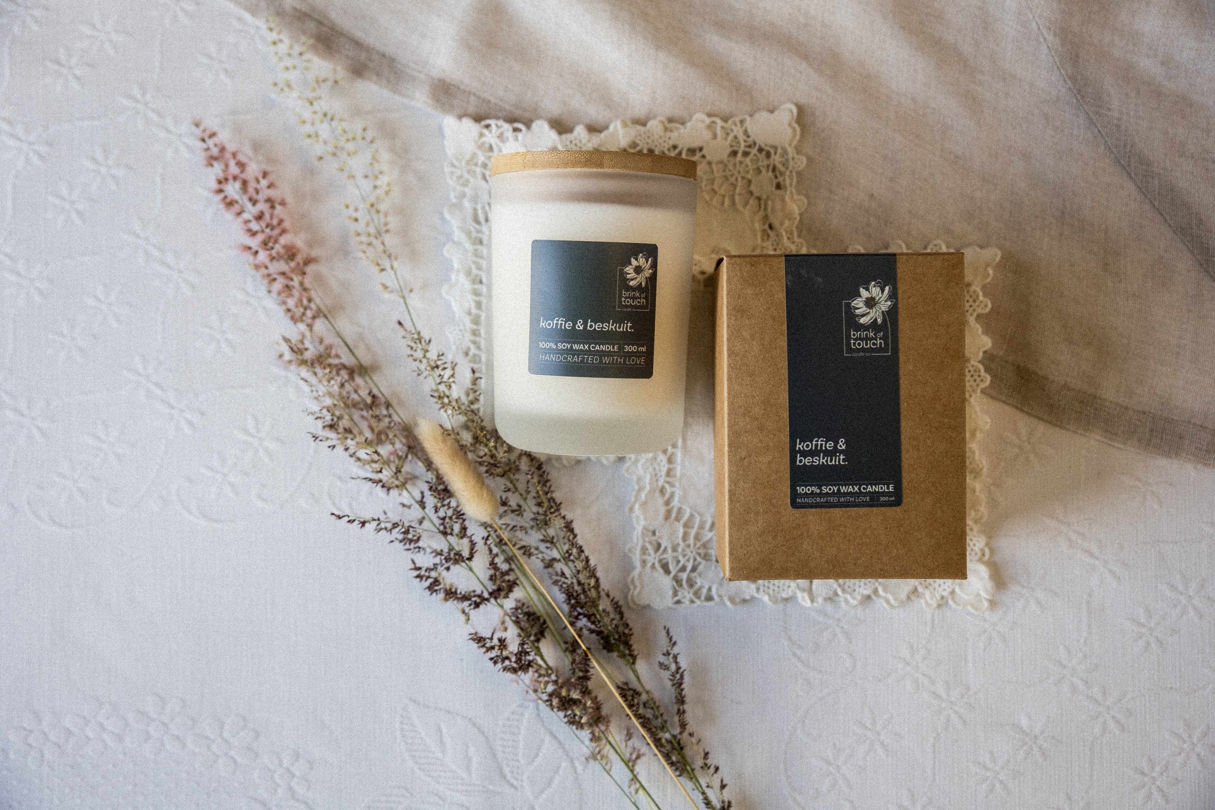 Afrikaanse Kers | Koffie En Beskuit candle - styled shot