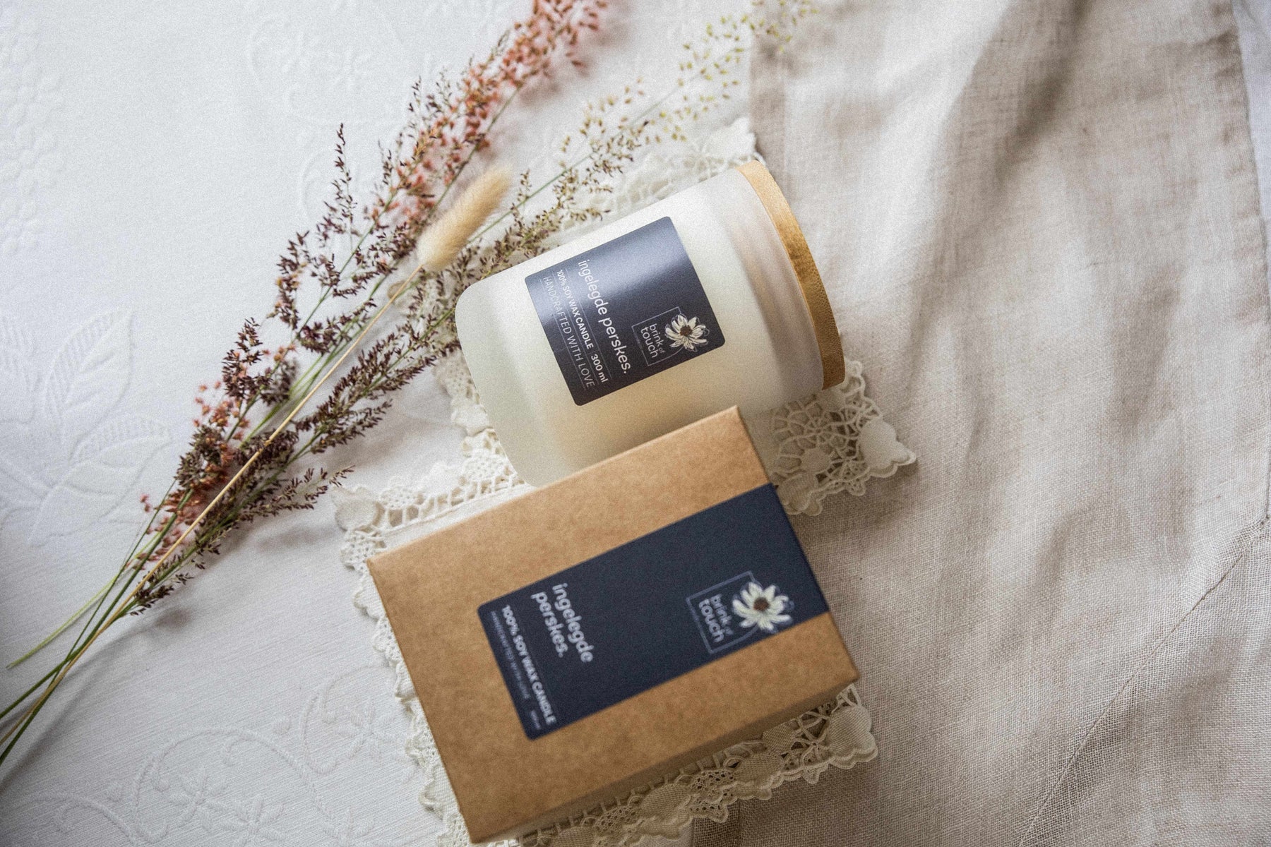 Afrikaanse Kers | Ingelegde Perskes candle - styled shot