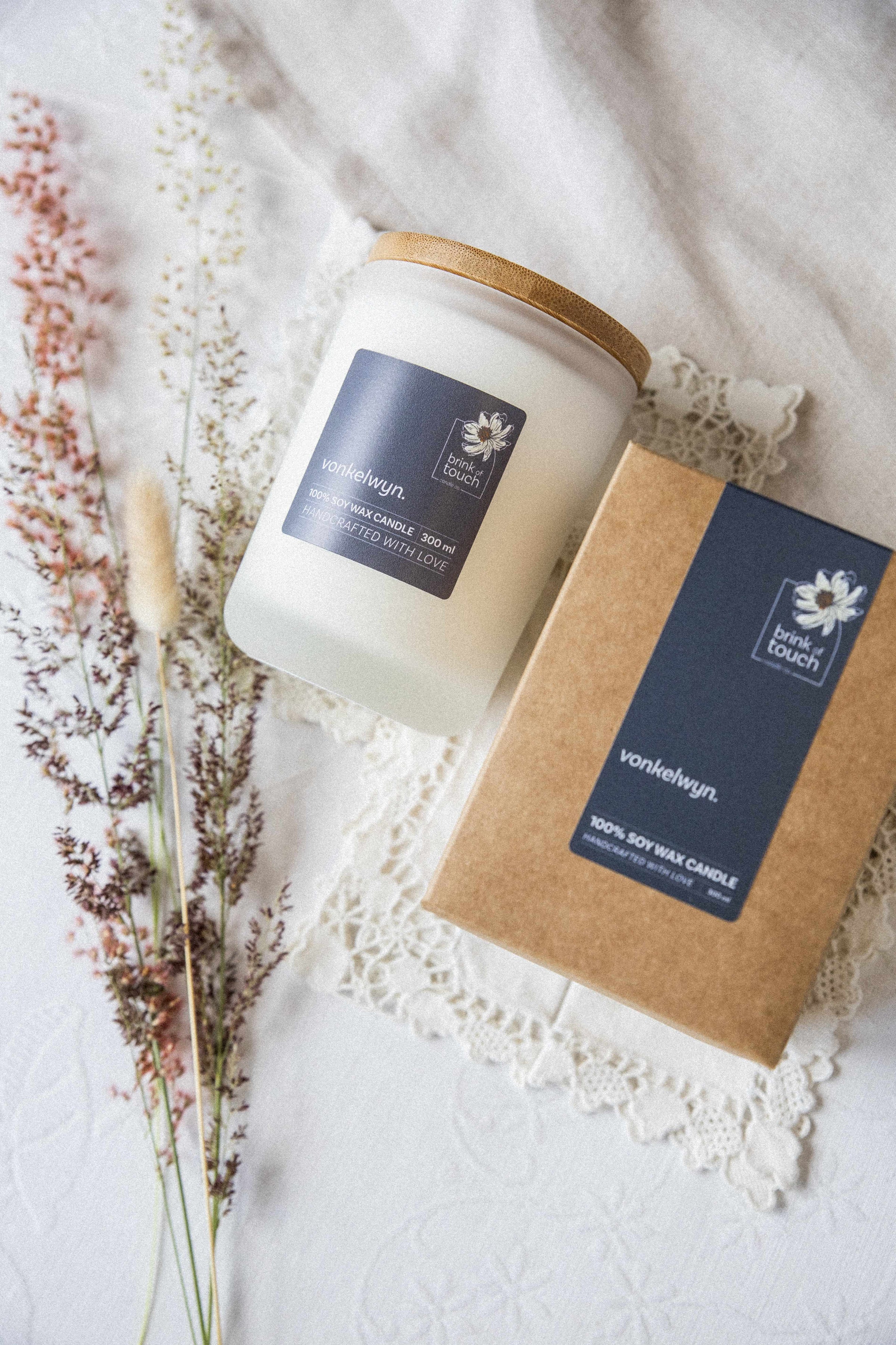 Afrikaanse Kers | Vonkelwyn candle - styled shot