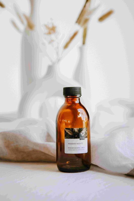 arabian nights diffuser refill. Like the edges of a dishdasha brushing against the sands of the Sahara, notes of cedar and sandalwood are released from the base notes, drifting into a spicy fruit peel breeze. Wisps of fragrant tobacco seal this middle east inspired aroma.