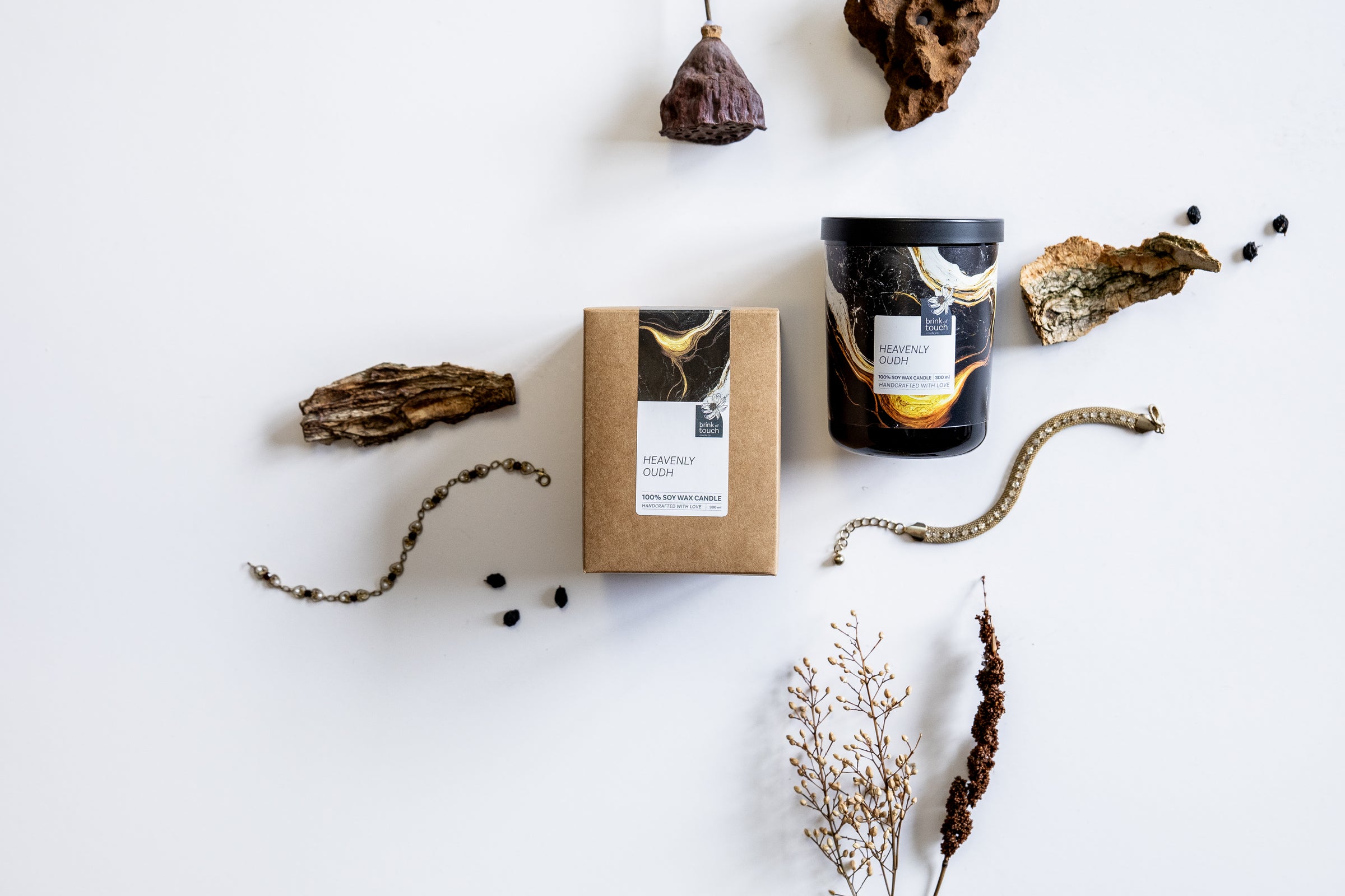 Heavenly Oudh Candle - fragrance notes
